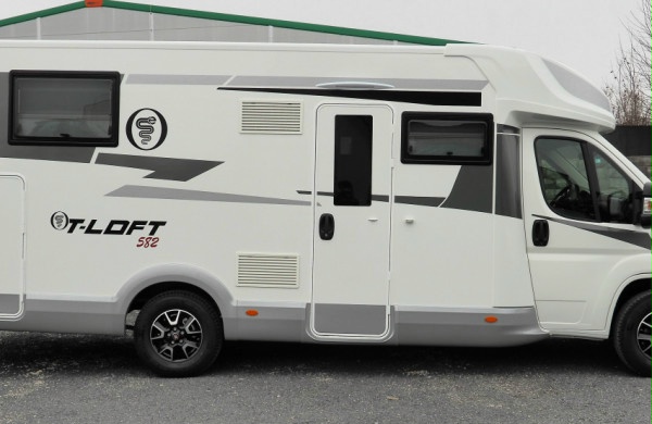 La proliferación de las autocaravanas y camper, que facilitan el tenerlas aparcadas “a mano” y resultan más cómodas para una salida de fin de semana