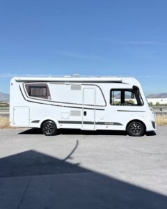 INTEGRAL ETRVSCO Autocaravanas Sierra Nevada empresa con más de 20 años de experiencia en el sector de venta de ocasión os ofrece esta magnífica casa rodante.