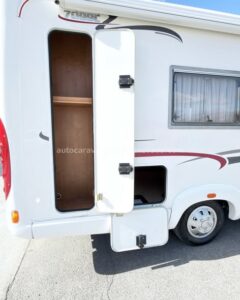 Perfilada RAPIDO 7099C Autocaravanas Sierra Nevada empresa con más de 20 años de experiencia en el sector de venta de ocasión os ofrece esta magnífica casa rodante. Para más información o precio consulté en nuestra página web www.autocaravanassierranevada.com o haga click en nuestro enlace https://autocaravanassierranevada.com/listings/rapido-7099c/ ¿Quieres pagar a plazos? Llama y te informamos sin compromiso 617795719 621251555 Extras MOTOR: Fiat Ducato 3.0 MultiJet 160cv AÑO: 2007 KM:90.000 Medidas: 7,40m x 2,80m Plazas viajar: 4 Plazas dormir: 3 * Medida Garaje: (1,25m x 1,90m x 0,50m) * Camas (Francesa/ Salón Convertible) * Chasis ALKO + Barras de torsión * Cadena de distribución Extras: Aire acondicionado (de motor) AirBag(sólo conductor) Cierre centralizado Espejos eléctricos Elevalunas eléctricos Radio (CD-USB-AUX) Asientos giratorios OscurecedoresREMIS en cabina completa Mosquiteras en ventanas y claraboyas Ventana PRACTICABLE con mosquitera en puerta principal Claraboyas transparentes y Claraboya xxl en salón Frigo DOMETIC (220v, Gas, 12v, Auto) 160L capacidad Horno Extractor de humos Ducha con mampara dentro de aseo Batería de 100ah. Placa solar de 100w. Calefacción Trumatic C Escalón de doble peldaño integrado Toldo OMNISTORde 4m. Baca de aluminio Ducha exterior Neumáticos reforzados especial camper #autocaravanastyle #viajarconniños #viajarenautocaravanaconniños #roadtrip #autocaravanaadventure #ventadeautocaravanas #autocaravanassierranevada #autocaravantravel #autocaravanaenlaplaya #kitcamping #differentholidays #camaisla #motorhome #caravanas1000 #camper