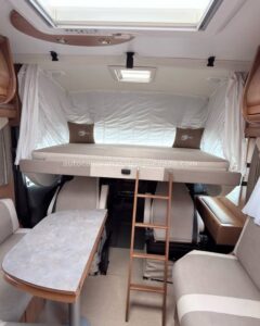 Autocaravana integral RAPIDO 997M Autocaravanas Sierra Nevada empresa con más de 20 años de experiencia en el sector de venta de ocasión os ofrece esta magnífica casa rodante. Para más información o precio consulté en nuestra página web www.autocaravanassierranevada.com o haga click en nuestro enlace https://autocaravanassierranevada.com/listings/rapido-997m/ ¿Quieres pagar a plazos? Llama y te informamos sin compromiso 617795719 621251555 Extras MOTOR: MERCEDES 2.2 CDI 160cv AÑO: 2007 KM: 114.000 Medidas: 7,20m x 3,00m Plazas viajar: 4 Plazas dormir: 4 * Medida Garaje con doble portón : (2,20m x 1,20m x 1,20m) * Camas (Transversal/ Colgante en cabina) * Cadena de distribución Extras: Aire acondicionado(de motor) A.S.R (Sistema antiderrapaje) Elevalunas eléctricos (sólo conductor) Radio (2DIN-CD-USB-BT) Cámara de visión trasera(En radio) Asientos giratorios Oscurecedores REMIS en cabina completa Mosquiteras en ventanas y claraboyas Ventana PRACTICABLE con mosquitera en puerta principal Claraboyas transparentes y Claraboya xxl en salón Frigo DOMETIC (220v, Gas, 12v, Auto) 150L capacidad Horno Extractor de humos Ducha con mampara separada de aseo Batería de 100ah. Placa solar de 100w. Calefacción Trumatic C Escalón de doble peldaño integrado Toldo FIAMMA F45 de 4m. Baca de aluminio Patas estabilizadoras Portabicis para 2 1 Cierres de seguridad Maleteros laterales extraíbles Neumáticos reforzados especial camper #autocaravanasgranada #autocaravanaocasion #autocaravanasdeocasion #ventaautocaravana #compraautocaravana #autocaravanabarata #caravaningandalucia #autocaravanasur #granadaturismo #granadaocasion #andaluciavanlife #vanlife #camperlife #motorhome #campervan #viajarenautocaravana #caravaninglife #aventuraenruta #viajeslibres #escapadarural #naturalezaylibertad #viajarporelmundo #rutavanlife #descubreespaña #autocaravanaspain