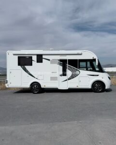 Autocaravana Integral CHAUSSON EXALTIS 6028 Autocaravanas Sierra Nevada empresa con más de 20 años de experiencia en el sector de venta de ocasión os ofrece esta magnífica casa rodante. Para más información o precio consulté en nuestra página web www.autocaravanassierranevada.com o haga click en nuestro enlace https://autocaravanassierranevada.com/.../chausson.../ ¿Quieres pagar a plazos? Llama y te informamos sin compromiso 617795719 621251555 Extras MOTOR: Fiat Ducato 2.3 MultiJet 130cv AÑO: 2019 KM: 21.000 Medidas: 7,00m x 2,90m Plazas viajar: 4 Plazas dormir: 4 * Medida Garaje con doble portón : (2,15m x 1,00m x 1,20m) * Camas (Isla elevable manual / Colgante en cabina) Extras: Aire acondicionado(de motor) AirBag ( conductor y copiloto) Velocidad de Crucero Cierre centralizado Espejos eléctricos Elevalunas eléctricos (sólo conductor) Radio (2 DIN-CD-BT-Navegador) Cámara de visión trasera Asientos giratorios Oscurecedores REMIS en cabina completa Mosquiteras en ventanas, claraboyas y puerta principal Claraboya xxl en salón Frigo THETFORD (220v, Gas, 12v, Auto) 175L capacidad Ducha con mampara separada de aseo Batería de 100ah. Placa solar de 100w. Calefacción Truma Inet Ready Tv 12v. (LCD-HDMI-USB-DVD) Escalón de doble peldaño integrado Toldo FIAMMA F45 de 4,5m. Neumáticos reforzados marca CONTINENTAL especial camper #autocaravanasgranada #autocaravanaocasion #autocaravanasdeocasion #ventaautocaravana #compraautocaravana #autocaravanabarata #caravaningandalucia #autocaravanasur #granadaturismo #granadaocasion #andaluciavanlife #vanlife #camperlife #motorhome #campervan #viajarenautocaravana #caravaninglife #aventuraenruta #viajeslibres #escapadarural #naturalezaylibertad #viajarporelmundo #rutavanlife #descubreespaña #autocaravanaspain