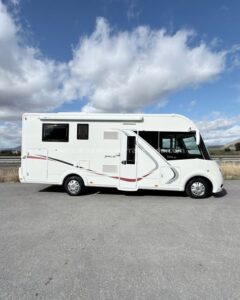Integral CHALLENGER SIRIUS 2088 EB Autocaravanas Sierra Nevada empresa con más de 20 años de experiencia en el sector de venta de ocasión os ofrece esta magnífica casa rodante. Para más información o precio consulté en nuestra página web www.autocaravanassierranevada.com o haga click en nuestro enlace https://autocaravanassierranevada.com/.../challenger.../ ¿Quieres pagar a plazos? Llama y te informamos sin compromiso 617795719 621251555 Extras MOTOR: Fiat Ducati 2.3 MultiJet 130cv AÑO: 2017 KM: 33.000 Medidas exteriores: 6,80m x 3,00m Plazas viajar: 4 Plazas dormir: 4 * Medida Garaje con doble portón : (2,15m x 1,00m x 1,20m) * Camas (Isla elevable / Colgante en cabina) Extras y Equipamiento: - Aire acondicionado (de motor) - AirBag ( conductor y copiloto) - Velocidad de Crucero - Cierre centralizado - Espejos eléctricos - Elevalunas eléctricos (sólo conductor) - Radio (CD-MP3-USB) - Cámara de visión trasera - Asientos giratorios - Sensor de aparcamiento - Oscurecedores REMIS en cabina completa - Mosquiteras en ventanas, claraboyas y puerta principal - Claraboya xxl en salón - Frigo THETFORD (220v, Gas, 12v, Auto) 175L capacidad - Ducha con mampara separada de aseo - Batería de 100ah. - Placa solar de 100w. - Calefacción Truma Inet Ready - Escalón de doble peldaño integrado - Toldo THULE de 3,5m. - Portabicis para 3 - 3 Cierres de seguridad - Neumáticos reforzados especial camper #autocaravanasgranada #autocaravanaocasion #autocaravanasdeocasion #ventaautocaravana #compraautocaravana #autocaravanabarata #caravaningandalucia #autocaravanasur #granadaturismo #granadaocasion #andaluciavanlife #vanlife #camperlife #motorhome #campervan #viajarenautocaravana #caravaninglife #aventuraenruta #viajeslibres #escapadarural #naturalezaylibertad #viajarporelmundo #rutavanlife #descubreespaña #autocaravanaspain