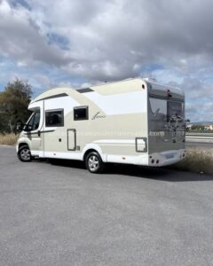 PERFILADA BÜRSTNER IXEO IT 664 Autocaravanas Sierra Nevada empresa con más de 20 años de experiencia en el sector de venta de ocasión os ofrece esta magnífica casa rodante. Para más información o precio consulté en nuestra página web www.autocaravanassierranevada.com o haga click en nuestro enlace https://autocaravanassierranevada.com/.../burstner-ixeo.../ ¿Quieres pagar a plazos? Llama y te informamos sin compromiso 617795719 621251555 Extras MOTOR: Fiat Ducato 3.0 MultiJet 160cv/AUTOMÁTICA AÑO: 2009 KM: 64.000 Medidas exteriores: 6,60m x 2,80m Plazas viajar: 4 Plazas dormir: 4 * Medida Garaje: (1,20m x 1,40m x 0,50m) * Camas (Francesa/ Colgante en Salón) * Suspensión Neumática Extras y Equipamiento: - Aire acondicionado (de motor) - AirBag (conductor) - A.S.R (Sistema antiderrapaje) - Cierre centralizado (en cabina) - Elevalunas eléctricos - Espejos eléctricos - Cámara de visión trasera - Radio (CD- AUX) - Asientos giratorios - Aislantes térmicos para cabina - Mosquiteras en ventanas , claraboyas y puerta principal - Claraboyas transparentes y Claraboya panorámica XXL en cabina - Aire Acondicionado a 220v - Frigo DOMETIC (220v, Gas, 12v) 150L capacidad - Horno a gas - Ducha con mampara dentro de aseo - Batería de 100ah. - Placa solar de 100w. - Calefacción Truma Combi - TV 12v.(TDT-HDMI-USB) - Escalón eléctrico de aluminio - Toldo TRISTOR de 4m. - Portabicis para 2 - 2 Cierres de Seguridad - Neumáticos reforzados especial camper #autocaravanasgranada #autocaravanaocasion #autocaravanasdeocasion #ventaautocaravana #compraautocaravana #autocaravanabarata #caravaningandalucia #autocaravanasur #granadaturismo #granadaocasion #andaluciavanlife #vanlife #camperlife #motorhome #campervan #viajarenautocaravana #caravaninglife #aventuraenruta #viajeslibres #escapadarural #naturalezaylibertad #viajarporelmundo #rutavanlife #descubreespaña #autocaravanaspain