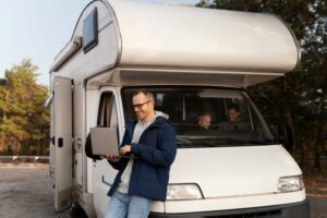enez découvrir chez Jacqueline Camping-Car Rouen du 16 au 25 octobre leur opération spéciale Promoccasions, dédiée aux caravanes et camping-cars d’occasion.
Une occasion idéale pour les couples aventuriers et les familles en quête de liberté de concrétiser leur projet de voyage à prix malin.Profitez d’offres exclusives sur une large sélection de camping-cars, caravanes, fourgons et vans d’occasion. Arrivages, remises spéciales et Label Qualité Jacqueline pour des véhicules révisés et prêts à partir.