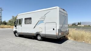 INTEGRAL HYMER B514 Autocaravanas Sierra Nevada empresa con más de 20 años de experiencia en el sector de venta de ocasión os ofrece esta magnífica casa rodante. Para más información o precio consulté en nuestra página web www.autocaravanassierranevada.com o haga click en nuestro enlace https://autocaravanassierranevada.com/listings/hymerb514-2/ ¿Quieres pagar a plazos? Llama y te informamos sin compromiso 617795719 621251555 Extras MOTOR:Fiat Ducato 2.8 JTD 128cv AÑO: 2005 KM: 69.000 Medidas:6,10 m x 2,90m Plazas viajar: 4 Plazas dormir:4 * Medida Garaje de doble portón: (2,00m x 1,40m x 1,20m) * Camas (Colgante en cabina/ Transversal) *Chasis Alko + barras de torsión EXTRAS: Aire acondicionado (de motor) Elevalunas eléctricos (sólo conductor) Radio (CD) Cámara de visión trasera Asientos giratorios Oscurecedores en cabina REMIS Mosquiteras en ventanas, claraboyas y puerta principal Claraboyas transparentes y claraboya XXL en salón y WC Frigo DOMETIC(220v, Gas, 12v) 97L capacidad Extractor de humos Ducha con mampara dentro de aseo Bateríade95ah. Calefacción TRUMATICC Escalón eléctrico de doble peldaño Toldo OMNISTOR de 4 m. 1 Cierre de seguridad en puerta principal Maletero lateral con acceso a doble suelo Neumáticosreforzados marca MICHELINespecial camper #autocaravanastyle #viajarconniños #viajarenautocaravanaconniños #roadtrip #autocaravanaadventure #ventadeautocaravanas #autocaravanassierranevada #autocaravantravel #autocaravanaenlaplaya #kitcamping #differentholidays #camaisla #motorhome #caravanas1000 #camper #motorhome
