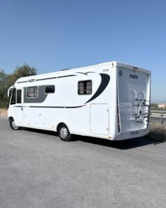 Integral PILOTE SENSATION G740 Autocaravanas Sierra Nevada empresa con más de 20 años de experiencia en el sector de venta de ocasión os ofrece esta magnífica casa rodante.🗣️👉 Para más información o precio 💵 consulté en nuestra página web www.autocaravanassierranevada.com ➡️🌐💻 o haga click👉🖱️ en nuestro enlace ⬇️👇 https://autocaravanassierranevada.com/.../pilote.../ ¿Quieres pagar a plazos? Llama y te informamos sin compromiso 📞617795719 📞621251555 Extras 👇 MOTOR: Fiat Ducato 2.3 MultiJet 130cv AÑO: 2017 KM: 55.000 Medidas: 7,40m x 3,00m Plazas viajar: 4 Plazas dormir: 4 * Medida Garaje con doble portón : (2,25m x 1,00m x 0,90m) * Camas (Isla/ Colgante en cabina) Extras: Aire acondicionado(de motor) AirBag( conductor y copiloto) Velocidad de Crucero Cierre centralizado Espejos eléctricos Elevalunas eléctricos (sólo conductor) Radio (2DIN-CD-USB-BT-Navegador) Cámara de visión trasera Asientos giratorios OscurecedoresREMIS en laterales y cortinas en luna Mosquiteras en ventanas, claraboyas y puerta principal Claraboyas transparentes y Claraboya xxl en salón Climatizador a 12v Frigo DOMETIC (220v, Gas, 12v, Auto) 160L capacidad Horno Extractor de humos Ducha con mampara separada de aseo Inversor de 600w Batería LITIO de 160ah. Placa solar de 100w.con regulador mttp Calefacción Trumainetready Tv 12v. (TDT-HDMI-USB) Escalón eléctrico de aluminio Toldo THULEde 4m. Portabicis THULE para 2 Maletero lateral extraíble Neumáticos reforzados marca MICHELIN especial camper #autocaravanastyle #viajarconniños #viajarenautocaravanaconniños #roadtrip #autocaravanaadventure #ventadeautocaravanas #autocaravanassierranevada #autocaravantravel #autocaravanaenlaplaya #kitcamping #differentholidays #camaisla #motorhome #caravanas1000 #camper