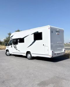 Perfilada CHAUSSON 718 E Autocaravanas Sierra Nevada empresa con más de 20 años de experiencia en el sector de venta de ocasión os ofrece esta magnífica casa rodante.🗣️👉 Para más información o precio 💵 consulté en nuestra página web www.autocaravanassierranevada.com ➡️🌐💻 o haga click👉🖱️ en nuestro enlace ⬇️👇 https://autocaravanassierranevada.com/.../chausson-718-eb/ ¿Quieres pagar a plazos? Llama y te informamos sin compromiso 📞617795719 📞621251555 Extras 👇 MOTOR: Fiat Ducato 2.3 Multijet 130cv AÑO: 2015 KM: 64.000 Medidas: 7,40m x 3,05m Plazas viajar: 4 Plazas dormir: 4 * Medida Garaje con doble portón : (2,20m x 0,90m x 1,20m) * Camas (Isla elevable/ Colgante en salón) * SUSPENSIÓN NEUMÁTICA con autoinflado desde cabina Extras: Aire acondicionado(de motor) AirBag (conductor y copiloto) Velocidad de Crucero Cierre centralizado(en cabina) Espejos eléctricos Elevalunas eléctricos Radio (CD-USB-AUX) Cámara de visión trasera Asientos giratorios Oscurecedores REMIS en cabina completa Mosquiteras en ventanas, claraboyas y puerta principal Claraboyas transparentes y Claraboya panorámica xxl en cabina Frigo THETFORD (220v, Gas, 12v, Auto) 175L capacidad Ducha con mampara separada de aseo Inversor WAECO de 900.w Batería de LITIO 160ah. Placa solar de 100w. Calefacción Truma Inet Ready a GASOIL Tv 12v. (TDT-HDMI-USB-DVD) Escalón de doble peldaño integrado Toldo FIAMMA F45 de 4m. Neumáticos reforzados especial camper #autocaravanastyle #viajarconniños #viajarenautocaravanaconniños #roadtrip #autocaravanaadventure #ventadeautocaravanas #autocaravanassierranevada #autocaravantravel #autocaravanaenlaplaya #kitcamping #differentholidays #camaisla #motorhome #caravanas1000 #camper