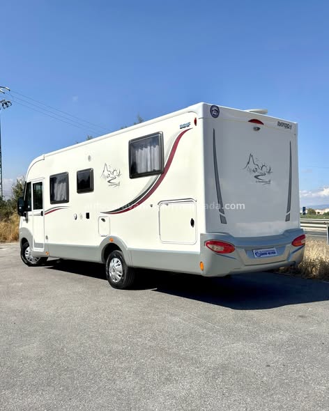 INTEGRAL RAPIDO 881F Autocaravanas Sierra Nevada empresa con más de 20 años de experiencia en el sector de venta de ocasión os ofrece esta magnífica casa rodante.🗣️👉 Para más información o precio 💵 consulté en nuestra página web www.autocaravanassierranevada.com ➡️🌐💻 o haga click👉🖱️ en nuestro enlace ⬇️👇 https://autocaravanassierranevada.com/listings/rapido-881f/ ¿Quieres pagar a plazos? Llama y te informamos sin compromiso 📞617795719 📞621251555 Extras 👇 MOTOR: Fiat Ducato 2.3 MultiJet 130cv AÑO: 2014 KM: 84.000 Medidas: 7,00m x 3,00m Plazas viajar: 4 Plazas dormir: 4 * Medida Garaje con doble portón : (2,20m x 1,15m x 0,95m) * Camas (Isla / Colgante) * Suspensión Neumática Extras: Aire acondicionado (de motor) AirBag ( conductor y copiloto) Velocidad de Crucero Cierre centralizado Elevalunas eléctricos (sólo conductor) Radio (2DIN-CD-BT) Cámara de visión trasera(en radio) Asientos giratorios Oscurecedores REMIS en cabina completa Mosquiteras en ventanas, claraboyas y puerta principal Claraboyas transparentes y Claraboya xxl en salón Frigo DOMETIC (220v, Gas, 12v, Auto) 160L capacidad Horno Extractor de humos Baño central con mampara separada de aseo Inveror 1.500 Batería LITIO de 200ah. 2 Placa solar de 100w. con regulador mppt Calefacción Truma Combi Tv 12v. (TDT-HDMI-USB-DVD) Escalón de doble peldaño integrado Toldo FIAMMA F45 de 4m. Patas estabilizadoras Neumáticos reforzados marca CONTINENTAL especial camper #autocaravanastyle #viajarconniños #viajarenautocaravanaconniños #roadtrip #autocaravanaadventure #ventadeautocaravanas #autocaravanassierranevada #autocaravantravel #autocaravanaenlaplaya #kitcamping #differentholidays #camaisla #motorhome #caravanas1000 #camper