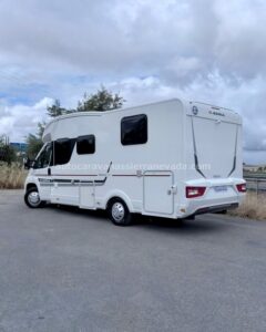 Perfilada ADRIA MATRIX 600 SC Autocaravanas Sierra Nevada empresa con más de 20 años de experiencia en el sector de venta de ocasión os ofrece esta magnífica casa rodante.🗣️👉 Para más información o precio 💵 consulté en nuestra página web www.autocaravanassierranevada.com ➡️🌐💻 o haga click👉🖱️ en nuestro enlace ⬇️👇 https://autocaravanassierranevada.com/.../adria-matrix.../ ¿Quieres pagar a plazos? Llama y te informamos sin compromiso 📞617795719 📞621251555 Extras 👇 MOTOR: Fiat Ducato 2.3 Multijet 130cv AÑO: 2016 KM: 69.000 Medidas: 6,90m x 2,90m Plazas viajar: 4 Plazas dormir: 4 * Medida maletero con doble portón: (2,20m x 1,05m x 0,90m) * Camas (Isla cabecero reclinable / Colgante eléctrica en salón) Extras: Aire acondicionado (de motor) AirBag(solo conductor) Velocidad de Crucero Cierre centralizado Espejos eléctricos Elevalunas eléctricos Radio (CD-MP3-AUX-USB) Cámara de visión trasera Asientos giratorios Oscurecedores REMIS en cabina completa Mosquiteras en ventanas, claraboyas y puerta principal Claraboyas transparentes y Claraboya panorámica xxl en cabina Frigo THETFORD (220v, Gas, 12v, Auto) 142L capacidad Ducha con mampara separada de aseo Baterías de 100ah. Placa solar de 100w. Calefacción truma Combi Tv 12v. (TDT-HDMI-USB-DVD) Escalón de doble peldaño integrado Neumáticos reforzados especial camper #autocaravanastyle #viajarconniños #viajarenautocaravanaconniños #roadtrip #autocaravanaadventure #ventadeautocaravanas #autocaravanassierranevada #autocaravantravel #autocaravanaenlaplaya #kitcamping #differentholidays #camaisla #motorhome #caravanas1000 #camper