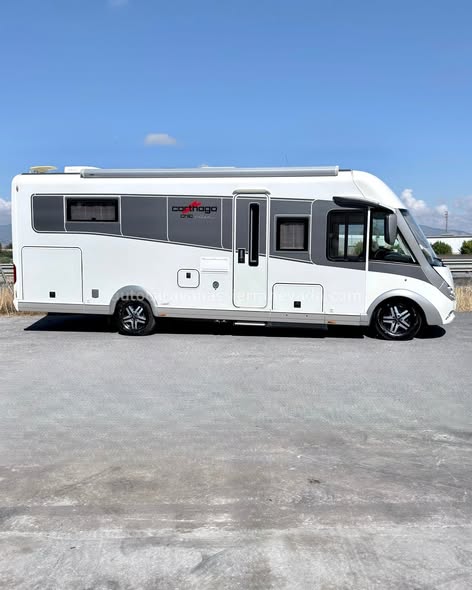 Autocaravana integral CARTHAGO Premium Chic E -LINE
Autocaravanas Sierra Nevada empresa con más de 20 años de experiencia en el sector de venta de ocasión os ofrece esta magnífica casa rodante.🗣️👉 Para más información o precio 💵 consulté en nuestra página web
www.autocaravanassierranevada.com
➡️🌐💻 o haga click👉🖱️ en nuestro enlace ⬇️👇
https://autocaravanassierranevada.com/.../carthago.../
¿Quieres pagar a plazos?
Llama y te informamos sin compromiso
📞617795719
📞621251555
Extras 👇
CARNET C-AUTOMATICA
MOTOR: Motor Fiat  Ducato 2.3 180cv
AÑO: 2018
KM: 99.000
Medidas: 7,60m x 3,10m
Plazas viajar: 4
Plazas dormir: 4
* Medida maletero doble portón:  (2,20m x 1,35m x 1,10m) 
* Camas (Isla/ Colgante en cabina)
* Chasis ALKO + Barras de torsión
* SUSPENSIÓN NEUMÁTICA
Extras:
Aire acondicionado(de motor) 
AirBag(conductor y copiloto)
Velocidad De Crucero
Cierre centralizado
Doble Acristalamiento
Espejos eléctricos
Elevalunas eléctricos(solo conductor)
Radio (2DIN-CD-USB-AUX-BT,Navegador)
Cámara de visión trasera
Asientos  giratorios
Oscurecedores REMIS en cabina completa
Mosquiteras en ventanas, claraboyas y puerta principal
Claraboyas transparentes y Claraboya xxl en salón 
Aire Acondicionado a 220v y TurboVent
Frigo THETFORD  de compresor a 12v 127L itros capacidad
Ducha con mampara separada de aseo(WC de cerámica)
Inversor de 3.000w de onda pura senoidal
Baterías LITIO de 280ah. con bluetooth
2 Placa solar de 100w. con regulador mppt
Calefacción ALDE con sistema de truma multivent
Tv 12v. (TDT-HDMI-USB) 
Escalón eléctrico de aluminio 
Toldo THULE de 4,5m.
Ducha exterior
Maleteros laterales con acceso al doble suelo
Patas estabilizadoras hidráulicas autonivelantes
Deposito de aguas limpias 260l y Depósito de aguas grises 260l
Neumáticos reforzados especial camper
#autocaravanastyle #viajarconniños #viajarenautocaravanaconniños #roadtrip #autocaravanaadventure #ventadeautocaravanas #autocaravanassierranevada #autocaravantravel #autocaravanaenlaplaya #kitcamping #differentholidays #camaisla #motorhome #caravanas1000 #camper
