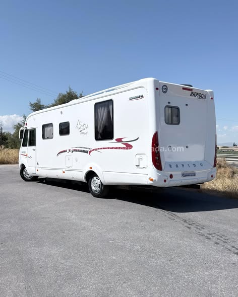 Integral RAPIDO 9009DFH Autocaravanas Sierra Nevada empresa con más de 20 años de experiencia en el sector de venta de ocasión os ofrece esta magnífica casa rodante.🗣️👉 Para más información o precio 💵 consulté en nuestra página web www.autocaravanassierranevada.com ➡️🌐💻 o haga click👉🖱️ en nuestro enlace ⬇️👇 https://autocaravanassierranevada.com/lis.../rapido-9009dfh/ ¿Quieres pagar a plazos? Llama y te informamos sin compromiso 📞617795719 📞621251555 Extras 👇 CARNET C MOTOR: Fiat Ducato 3.0 MultiJet 160cv AÑO: 2009 KM: 99.000 Medidas: 7,80m x 3,00m Plazas viajar: 4 Plazas dormir: 4 * Medida Garaje : (2,00m x 1,00m x 0,30m) * Camas (Semi-Isla / Colgante en cabina) * Chasis ALKO + Barras de torsión * Cadena de distribución Extras: Aire acondicionado(de motor) AirBag (conductor y copiloto) A.S.R (Sistema antiderrapaje) Velocidad de Crucero Cierre centralizado Espejos eléctricos Elevalunas eléctricos (sólo conductor) Radio (CD-AUX) Asientos giratorios Oscurecedores REMIS en cabina completa Mosquiteras en ventanas, claraboyas y puerta principal Claraboyas transparentes y Claraboya xxl en salón Frigo DOMETIC (220v, Gas, 12v, Auto) 150L capacidad Extractor de humos Ducha con mampara dentro de aseo WC con SOG Batería de 95ah. Placa solar de 100w. Calefacción Truma combi E y Truma Combi Tv 12v. (TDT-HDMI) Escalón de doble peldaño integrado Toldo FIAMMA F45 de 4,5m. Baca de aluminio 2 Cierres de seguridad Maleteros laterales Ducha exterior Neumáticos reforzados marca MICHELIN especial camper #autocaravanastyle #viajarconniños #viajarenautocaravanaconniños #roadtrip #autocaravanaadventure #ventadeautocaravanas #autocaravanassierranevada #autocaravantravel #autocaravanaenlaplaya #kitcamping #differentholidays #camaisla #motorhome #caravanas1000 #camper
