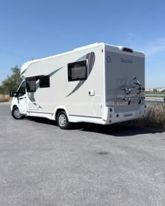 Perfilada Chausson TITANIUM 758 EB Autocaravanas Sierra Nevada empresa con más de 20 años de experiencia en el sector de venta de ocasión os ofrece esta magnífica casa rodante.🗣️👉 Para más información o precio 💵 consulté en nuestra página web www.autocaravanassierranevada.com ➡️🌐💻 o haga click👉🖱️ en nuestro enlace ⬇️👇 https://autocaravanassierranevada.com/.../chausson.../ ¿Quieres pagar a plazos? Llama y te informamos sin compromiso 📞617795719 📞621251555 Extras 👇 MOTOR: Ford 2.0 TDCI 170cv/AUTOMATICA AÑO: 2018 KM: 52.000 Medidas: 7,00m x 2,90m Plazas viajar: 5 Plazas dormir: 5 * Medida Garaje con doble portón : (2,15m x 0,90m x 1,20m) * Camas (Isla / Colgante eléctrica en salón/Salón convertible) Extras: Aire acondicionado (de motor) AirBag (conductor y copiloto) Velocidad de Crucero Cierre centralizado Espejos eléctricos Elevalunas eléctricos Radio (USB-BT-AUX) Asientos giratorios Mosquiteras en ventanas, claraboyas y puerta principal Claraboyas transparentes y Claraboya panorámica xxl en cabina Frigo THETFORD (220v, Gas, 12v, Auto) 167L capacidad Ducha con mampara separada de aseo Batería de 100ah. Placa solar de 100w. Calefacción Truma inet ready a gasoil Tv 12v. (TDT-HDMI-USB-DVD-Smart tv) Escalón de doble peldaño integrado Toldo THULE de 4m. Portabicis para 2 Neumáticos reforzados especial camper #autocaravanastyle #viajarconniños #viajarenautocaravanaconniños #roadtrip #autocaravanaadventure #ventadeautocaravanas #autocaravanassierranevada #autocaravantravel #autocaravanaenlaplaya #kitcamping #differentholidays #camaisla #motorhome #caravanas1000 #camper