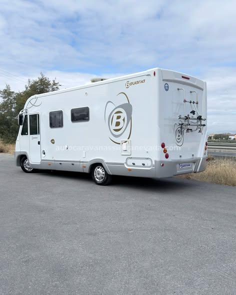 Integral BAVARIA I690 Autocaravanas Sierra Nevada empresa con más de 20 años de experiencia en el sector de venta de ocasión os ofrece esta magnífica casa rodante.🗣️👉 Para más información o precio 💵 consulté en nuestra página web www.autocaravanassierranevada.com ➡️🌐💻 o haga click👉🖱️ en nuestro enlace ⬇️👇 https://autocaravanassierranevada.com/listings/bavariai690/ ¿Quieres pagar a plazos? Llama y te informamos sin compromiso 📞617795719 📞621251555 Extras 👇 MOTOR:Fiat Ducato 2.3 MultiJet 130cv AÑO: 2010 KM:72.000 Medidas: 6,90m x 2,90m Plazas viajar: 4 Plazas dormir: 4 * Medida Garaje: (1,30m x 2,00m x 0,80m) * Camas (Francesa/ Colgante en cabina) Extras: Aire acondicionado (de motor) Velocidad de Crucero Cierre centralizado Espejos eléctricos Elevalunas eléctricos(sólo conductor) Radio (2DIN-CD-AUX) Asientos giratorios OscurecedoresREMIS en cabina completa Mosquiteras en ventanas, claraboyas y puerta principal Claraboyas transparentes y Claraboya xxl en salón Frigo THETFORD (220v, Gas, 12v, Auto) 150L capacidad Horno Extractor de humos Ducha con mampara interior de aseo Batería de 100ah. 2 Placa solar de 100w. Calefacción Truma Combi 2 Tv 12v. (TDT-HDMI-USB-DVD) Escalón eléctrico de aluminio Toldo THULEde 4,5m. Portabicis para 2 Ducha exterior Maletero lateral extraíble Neumáticos reforzados especial camper #autocaravanastyle #viajarconniños #viajarenautocaravanaconniños #roadtrip #autocaravanaadventure #ventadeautocaravanas #autocaravanassierranevada #autocaravantravel #autocaravanaenlaplaya #kitcamping #differentholidays #camaisla #motorhome #caravanas1000 #camper