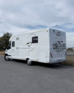 Autocaravana Perfilada PILOTE Explorateur 715FC Autocaravanas Sierra Nevada empresa con más de 20 años de experiencia en el sector de venta de ocasión os ofrece esta magnífica casa rodante.🗣️👉 Para más información o precio 💵 consulté en nuestra página web www.autocaravanassierranevada.com ➡️🌐💻 o haga click👉🖱️ en nuestro enlace ⬇️👇 https://autocaravanassierranevada.com/.../pilote.../ ¿Quieres pagar a plazos? Llama y te informamos sin compromiso 📞617795719 📞621251555 Extras 👇 MOTOR: Renault 2.5 dci 150cv AÑO: 2007 KM: 120.000 Medidas: 7,00m x 2,90m Plazas viajar: 4 Plazas dormir: 3 * Medida Garaje con doble portón : (2,20m x 0,90m x 0,75m) * Camas (Isla/ Salón Convertible) * Chasis ALKO + Barras de torsión Extras: Aire acondicionado(de motor) AirBag (sólo conductor) Cierre centralizado Espejos eléctricos Elevalunas eléctricos Radio (USB-BT-MP3-SD) Asientos giratorios Oscurecedores REMIS en cabina completa Mosquiteras en ventanas y claraboyas Ventana PRACTICABLE con mosquitera en puerta principal Claraboya xxl en salón Aire Acondicionado 220 Frigo DOMETIC (220v, Gas, 12v, Auto) 150L capacidad Horno Extractor de humos Ducha con mampara dentro de aseo Batería de 100ah. Placa solar de 100w. Calefacción Trumatic c Escalón eléctrico de aluminio Toldo OMNISTOR de 4,5m. Portabicis FIAMMA CARRY BIKE para 3 Ducha exterior Maletero lateral Neumáticos reforzados especial camper #autocaravanasgranada #autocaravanaocasion #autocaravanasdeocasion #ventaautocaravana #compraautocaravana #autocaravanabarata #caravaningandalucia #autocaravanasur #granadaturismo #granadaocasion #andaluciavanlife #vanlife #camperlife #motorhome #campervan #viajarenautocaravana #caravaninglife #aventuraenruta #viajeslibres #escapadarural #naturalezaylibertad #viajarporelmundo #rutavanlife #descubreespaña #autocaravanaspain