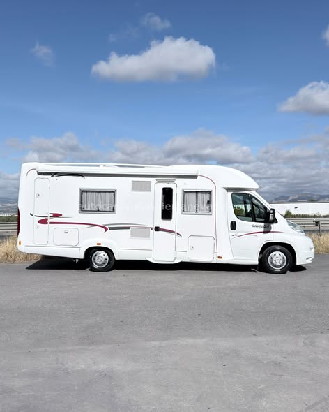 Integral McLouis NEVIS 832 Autocaravanas Sierra Nevada empresa con más de 20 años de experiencia en el sector de venta de ocasión os ofrece esta magnífica casa rodante.🗣️👉 Para más información o precio 💵 consulté en nuestra página web www.autocaravanassierranevada.com ➡️🌐💻 o haga click👉🖱️ en nuestro enlace ⬇️👇 https://autocaravanassierranevada.com/.../mclouis-nevis-832/ ¿Quieres pagar a plazos? Llama y te informamos sin compromiso 📞617795719 📞621251555 Extras 👇 MOTOR: Fiat Ducato 2.3 MultiJet 130cv AÑO: 2016 KM: 46.000 Medidas: 6,00m x 3,00m Plazas viajar: 4 Plazas dormir: 4 * Medida Garaje: (0,40m x 1,00m x 0,70m) * Camas (Salón convertible / Colgante en cabina) Extras: Aire acondicionado(de motor) AirBag(conductor y copiloto) Velocidad de Crucero Espejos eléctricos Elevalunas eléctricos Radio (2DIN-CD-MP3-AUX-BT-GPS) Cámara de visión trasera Asientos giratorios Oscurecedores REMIS en cabina completa Mosquiteras en ventanas, claraboyas y puerta principal Claraboya XXL en salón Frigo THETFORD (220v, Gas, 12v, Auto) 149L capacidad Extractor de humos Ducha con mampara dentro de aseo Batería de 100ah. Placa solar de 100w. Calefacción Truma Combi Tv 12v. (TDT-HDMI-USB-DVD) Escalón de doble peldaño integrado Toldo DOMETIC de 3m. Portabicis FIAMMA para 2 1Cierres de seguridad (puerta principal) Maleteros lateral Neumáticos reforzados marca MICHELIN especial camper #autocaravanastyle #viajarconniños #viajarenautocaravanaconniños #roadtrip #autocaravanaadventure #ventadeautocaravanas #autocaravanassierranevada #autocaravantravel #autocaravanaenlaplaya #kitcamping #differentholidays #camaisla #motorhome #caravanas1000 #camper