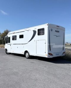 PILOTE ESSENTIEL G740 Autocaravanas Sierra Nevada empresa con más de 20 años de experiencia en el sector de venta de ocasión os ofrece esta magnífica casa rodante.🗣️👉 Para más información o precio 💵 consulté en nuestra página web www.autocaravanassierranevada.com ➡️🌐💻 o haga click👉🖱️ en nuestro enlace ⬇️👇 https://autocaravanassierranevada.com/listings/pilote-g740/ ¿Quieres pagar a plazos? Llama y te informamos sin compromiso 📞617795719 📞621251555 EQUIPAMIENTO Y EXTRAS 👇 TIPO DE VEHICULO: AUTOCARAVANA INTEGRAL Motor: Fiat Ducato 2.3 MultiJet 130cv AÑO: 2017 KM: 98.000 Medidas exteriores: 7,40m x 3,00m Plazas viajar: 4 Plazas dormir: 4 * Medida Garaje con doble portón XXL : (2,20m x 1,40m x 1,20m) * Camas (Gemelas Ampliables / Colgante en cabina) Extras y Equipamiento: - Aire acondicionado(de motor) - AirBag (conductor y copiloto) - Velocidad de Crucero - Cierre centralizado - Elevalunas eléctricos (sólo conductor) - Radio (CD-MP3-AUX-BT) - Cámara de visión trasera - Asientos giratorios - Oscurecedores REMIS en cabina completa - Mosquiteras en ventanas, claraboyas y puerta principal - Claraboyas transparentes y Claraboya xxl en salón - Frigo DOMETIC (220v, Gas, 12v, Auto) 160L capacidad - Ducha con mampara separada de aseo - Batería de 100ah. - Placa solar de 100w. - Calefacción Truma Inet Ready - Tv 12v. (TDT-HDMI-USB) - Escalón eléctrico de aluminio - Toldo THULE de 4m. - Ducha exterior - Neumáticos reforzados especial camper #autocaravanasgranada #autocaravanaocasion #autocaravanasdeocasion #ventaautocaravana #compraautocaravana #autocaravanabarata #caravaningandalucia #autocaravanasur #granadaturismo #granadaocasion #andaluciavanlife #vanlife #camperlife #motorhome #campervan #viajarenautocaravana #caravaninglife #aventuraenruta #viajeslibres #escapadarural #naturalezaylibertad #viajarporelmundo #rutavanlife #descubreespaña #autocaravanaspain