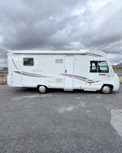 INTEGRAL PILOTE AVENTURA G740 Autocaravanas Sierra Nevada empresa con más de 20 años de experiencia en el sector de venta de ocasión os ofrece esta magnífica casa rodante.🗣️👉 Para más información o precio 💵 consulté en nuestra página web www.autocaravanassierranevada.com ➡️🌐💻 o haga click👉🖱️ en nuestro enlace ⬇️👇 https://autocaravanassierranevada.com/.../pilote.../ ¿Quieres pagar a plazos? Llama y te informamos sin compromiso 📞617795719 📞621251555 EQUIPAMIENTO Y EXTRAS 👇 MOTOR: Fiat Ducato 2.3 Multijet 130cv AÑO: 2010 KM: 82.000km Medidas exteriores: 7,40m x 2,90m Plazas viajar: 4 Plazas para dormir: 4 Extras y Equipamiento: * Medida maletero con doble portón: (2,20m x 1,00m x 0,85m) * Camas (Colgante en cabina/Isla) - Aire acondicionado de motor - Velocidad de crucero - Cierre centralizado - Espejos eléctricos - Elevalunas eléctricos(Conductor) - Radio (CD-AUX-USB-BT) - Camara de Visión trasera - Asientos giratorios - Oscurecedores en cabina Remis - Mosquiteras en ventanas y claraboyas - Claraboya XXL en salòn - TurboVent en cama trasera - Frigo THETFORD (220v, Gas, 12v, Auto) 149L capacidad - Ducha con mampara separada de aseo - 1 Baterías de 95ah. - 2 Placa solar de 100w. - Calefacción Truma Combi - Tv 12v. (HDMI) - Escalón manual - Toldo FIAMMA de 4m. - Portabicis FIAMMA para 2 - Bola de Remolque - Neumáticos reforzados especial camper #autocaravanasgranada #autocaravanaocasion #autocaravanasdeocasion #ventaautocaravana #compraautocaravana #autocaravanabarata #caravaningandalucia #autocaravanasur #granadaturismo #granadaocasion #andaluciavanlife #vanlife #camperlife #motorhome #campervan #viajarenautocaravana #caravaninglife #aventuraenruta #viajeslibres #escapadarural #naturalezaylibertad #viajarporelmundo #rutavanlife #descubreespaña