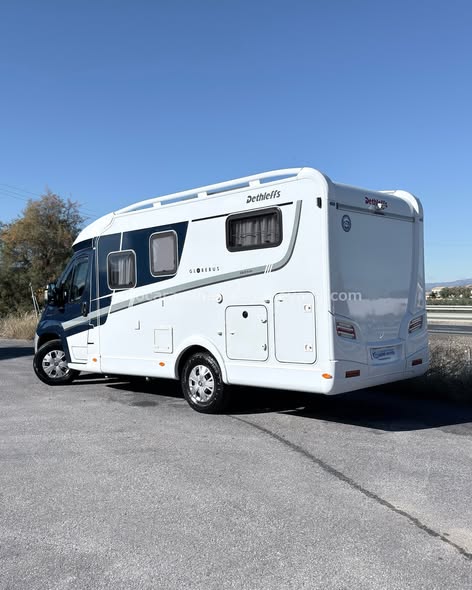 PERFILADA DETHLEFFS GLOBEBUS Autocaravanas Sierra Nevada empresa con más de 20 años de experiencia en el sector de venta de ocasión os ofrece esta magnífica casa rodante. Para más información o precio consulté en nuestra página web www.autocaravanassierranevada.com o haga click en nuestro enlace https://autocaravanassierranevada.com/.../dethleffs.../ ¿Quieres pagar a plazos? Llama y te informamos sin compromiso 617795719 621251555 EQUIPAMIENTO Y EXTRAS MOTOR: Fiat Ducato 2.3 Multijet 130cv AÑO: 2015 KM: 87.000KM Medidas exteriores: 6,30m x 2,90m Plazas viajar: 4 Plazas para dormir: 3 Extras y Equipamiento: * Medida maletero con doble portón: (1,95m x 0,90m x 1,20m) * Camas (Transversal) * Suspensión Neumática - Aire acondicionado de motor - AirBag(conductor y copiloto) - Velocidad de Crucero - Cierre centralizado(en cabina) - Espejos eléctricos - Elevalunas eléctricos - Radio (Navegador-2DIN-USB) - Camara de Visión trasera - Asientos giratorios - Oscurecedores REMIS en cabina - Mosquiteras en ventanas, claraboyas y puerta principal - Claraboyas Transparentes y Claraboya panorámica xxl en cabina - Frigo DOMETIC (220v, Gas, 12v, Auto) 160L capacidad - Ducha con mampara dentro de aseo - Baterías de 100ah. - 2 Placa solar de 100w. - Calefacción Trumatic Combi - Tv 12v.(DVD-HDMI-USB) - Escalón eléctrico de aluminio - Toldo FIAMMA de 3m. - Baca de aluminio - Cierres de Seguridad 3 - Neumáticos reforzados especial camper #autocaravanasgranada #autocaravanaocasion #autocaravanasdeocasion #ventaautocaravana #compraautocaravana #autocaravanabarata #caravaningandalucia #autocaravanasur #granadaturismo #granadaocasion #andaluciavanlife #vanlife #camperlife #motorhome #campervan #viajarenautocaravana #caravaninglife #aventuraenruta #viajeslibres #escapadarural #naturalezaylibertad #viajarporelmundo #rutavanlife #descubreespaña