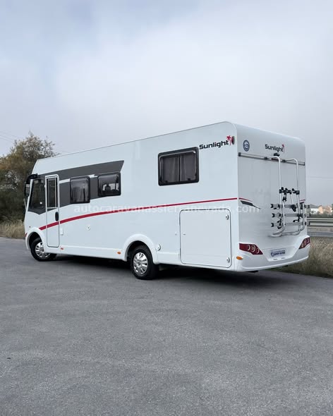 INTEGRAL SUNLIGHT I69L Autocaravanas Sierra Nevada empresa con más de 20 años de experiencia en el sector de venta de ocasión os ofrece esta magnífica casa rodante.🗣️👉 Para más información o precio 💵 consulté en nuestra página web www.autocaravanassierranevada.com ➡️🌐💻 o haga click👉🖱️ en nuestro enlace ⬇️👇 https://autocaravanassierranevada.com/list.../sunlight-i69l/ ¿Quieres pagar a plazos? Llama y te informamos sin compromiso 📞617795719 📞621251555 EQUIPAMIENTO Y EXTRAS 👇 MOTOR: Fiat Ducato 2.3 Multijet 130cv AÑO: 2018 KM: 26.000KM Medidas exteriores: 7,30m x 2,90m Plazas viajar: 4 Plazas para dormir: 4 Extras y Equipamiento: * Medida maletero con doble portón: (2,20m x 1,25m x 1,00m) * Camas (Isla/Colgante en cabina) - Aire acondicionado de motor - AirBag(conductor y copiloto) - Velocidad de Crucero - Cierre centralizado(en cabina) - Espejos eléctricos - Elevalunas eléctricos(conductor) - Radio (CD-USB-AUX) - Camara de Visión trasera - Asientos giratorios - Oscurecedores REMIS en cabina - Mosquiteras en ventanas, claraboyas y puerta principal - Claraboyas Transparentes y Claraboya XXL en salón - Frigo THETFORD (220v, Gas, 12v, Auto) 167L capacidad - Ducha con mampara separada de aseo - Baterías de 100ah. - Placa solar de 100w. - Calefacción Truma Combi - Tv 12v.(DVD-HDMI-USB) - Escalón doble peldaño integrado - Toldo THULE de 4m. - Prtabicis para 3 - Neumáticos reforzados especial camper #autocaravanasgranada #autocaravanaocasion #autocaravanasdeocasion #ventaautocaravana #compraautocaravana #autocaravanabarata #caravaningandalucia #autocaravanasur #granadaturismo #granadaocasion #andaluciavanlife #vanlife #camperlife #motorhome #campervan #viajarenautocaravana #caravaninglife #aventuraenruta #viajeslibres #escapadarural #naturalezaylibertad #viajarporelmundo #rutavanlife #descubreespaña