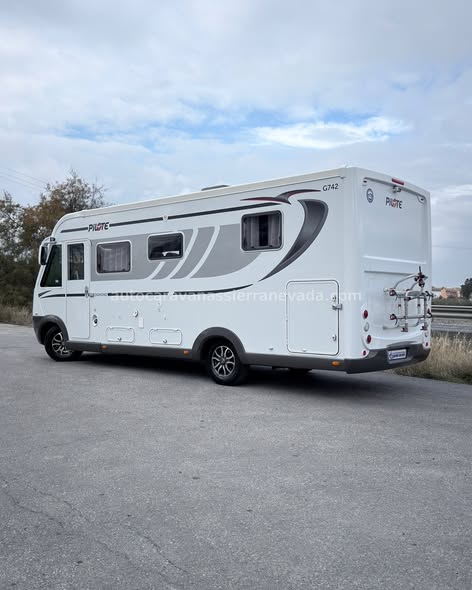 AUTOCARAVANA INTEGRAL PILOTE DIAMOND G742 Autocaravanas Sierra Nevada empresa con más de 20 años de experiencia en el sector de venta de ocasión os ofrece esta magnífica casa rodante.🗣️👉 Para más información o precio 💵 consulté en nuestra página web www.autocaravanassierranevada.com ➡️🌐💻 o haga click👉🖱️ en nuestro enlace ⬇️👇 https://autocaravanassierranevada.com/.../pilote-diamond.../ ¿Quieres pagar a plazos? Llama y te informamos sin compromiso 📞617 79 57 19 📞687 85 35 11 EQUIPAMIENTO Y EXTRAS 👇 INTEGRAL PILOTE DIAMOND G742 MOTOR: FIAT DUCATO 3.0 MULTIJET 180cv AÑO: 2015 KM: 127.000 Medidas exteriores: 7,40m x 2,90m Plazas: 5 viajar Extras y Equipamiento: * CARNER C * Medida maletero con doble acceso: (2,20m x 1,00m x 1,20m) * Camas (Isla elevable eléctrica /Colgante en Cabina) * Suspensión Neumática * Chasis ALKO * CADENA DE DISTRIBUCIÓN * M.M.A 4.250kg - Aire acondicionado de motor - AirBag(conductor y copiloto) - Velocidad de Crucero - Cierre centralizado - Espejos eléctricos - Elevalunas eléctricos solo conductor - Radio (2DIN-CD-USB-*BT) - Camara de Visión trasera - Asientos Giratorios - Persiana eléctrica en luna y Remis en laterales de cabina - Mosquiteras en ventanas, claraboyas y puerta principal - Claraboyas transparentes y Claraboya xxl en salón - Frigo DOMETIC (220v, Gas, 12v, Auto) 160L capacidad - Horno a gas - Extractor de humos - Ducha con mampara separada de aseo - Batería AGM de 90ah. - 2 Placa solar de 100w. - Calefacción ALDE - TV 12v(HDMI-TDT-USB-DVD) - Escalón eléctrico de aluminio - Toldo THULE de 3m. - Patas estabilizadoras - Portabicis para 2 - 4 Cierres de seguridad - Ducha exterior - Maleteros laterales con acceso a doble suelo - Neumáticos reforzados especial camper #autocaravanasgranada #autocaravanaocasion #autocaravanasdeocasion #ventaautocaravana #compraautocaravana #autocaravanabarata #caravaningandalucia #autocaravanasur #granadaturismo #granadaocasion #andaluciavanlife #vanlife #camperlife #motorhome #campervan #viajarenautocaravana #caravaninglife #aventuraenruta #viajeslibres #escapadarural #naturalezaylibertad #viajarporelmundo #rutavanlife #descubreespaña