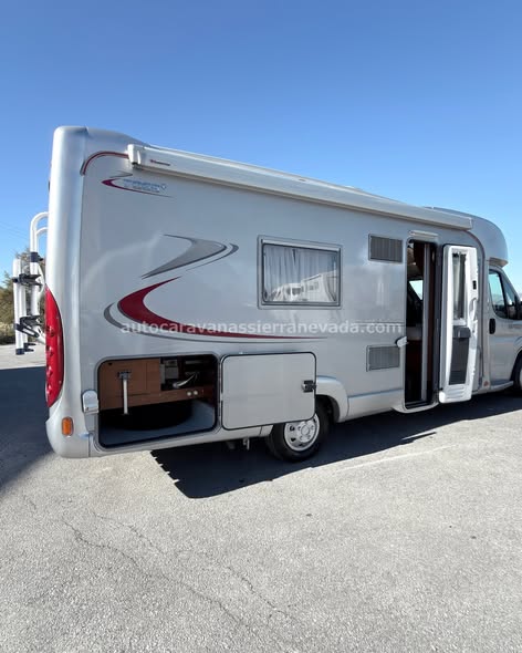 PERFILADA RAPIDO 7095 Autocaravanas Sierra Nevada empresa con más de 20 años de experiencia en el sector de venta de ocasión os ofrece esta magnífica casa rodante.🗣️👉 Para más información o precio 💵 consulté en nuestra página web www.autocaravanassierranevada.com ➡️🌐💻 o haga click👉🖱️ en nuestro enlace ⬇️👇 https://autocaravanassierranevada.com/listings/rapido-7095/ ¿Quieres pagar a plazos? Llama y te informamos sin compromiso 📞617 79 57 19 📞687 85 35 11 EQUIPAMIENTO Y EXTRAS 👇 MOTOR: FIAT DUCATO 2.3 MULTIJET 130CV AÑO: 2009 KM: 108.000 Medidas exteriores: 7,10m x 2,90m Plazas: 4 Extras y Equipamiento: * Medida maletero: (0,70m x 1,30m x 0,55m) * Camas (Gemelas /Salón Convertible) * Chasis ALKO - Aire acondicionado de motor - AirBag(conductor) - Velocidad de Crucero - Cierre centralizado - Espejos eléctricos - Elevalunas eléctricos - Radio (2DIN-BT-Navegador) - Camara de Visión trasera - Asientos giratorios - Oscurecedores REMIS en cabina - Mosquiteras en ventanas, claraboyas y puerta principal - Claraboyas transparentes y Claraboya XXL panoramica en cabina - Frigo DOMETIC (220v, Gas, 12v, Auto) 150L capacidad - Extractor de Humos - Ducha con mampara dentro de aseo - Baterías de 100ah. - Placa solar de 100w. - Calefacción Truma ICombi - Escalón doble peldaño integrado - Toldo OMNISTOR de 4m. - Baca de aluminio - Portabicis para 2 - 3 Cierre de Seguridad - Ducha exterior - Neumáticos reforzados especial camper www.autocaravanassierranevada.com #autocaravanasgranada #autocaravanaocasion #autocaravanasdeocasion #ventaautocaravana #compraautocaravana #autocaravanabarata #caravaningandalucia #autocaravanasur #granadaturismo #granadaocasion #andaluciavanlife #vanlife #camperlife #motorhome #campervan #viajarenautocaravana #caravaninglife #aventuraenruta #viajeslibres #escapadarural #naturalezaylibertad #viajarporelmundo #rutavanlife #descubreespaña