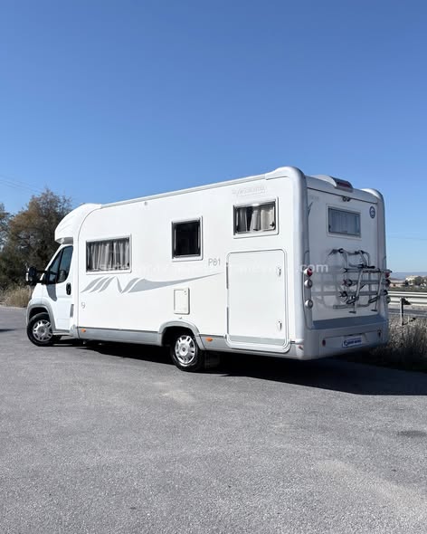 PERFILADA MOBILVETTA KEA P81 Autocaravanas Sierra Nevada empresa con más de 20 años de experiencia en el sector de venta de ocasión os ofrece esta magnífica casa rodante.🗣️👉 Para más información o precio 💵 consulté en nuestra página web www.autocaravanassierranevada.com ➡️🌐💻 o haga click👉🖱️ en nuestro enlace ⬇️👇 https://autocaravanassierranevada.com/.../mobilvetta-kea.../ ¿Quieres pagar a plazos? Llama y te informamos sin compromiso 📞617 79 57 19 📞687 85 35 11 EQUIPAMIENTO Y EXTRAS 👇 MOTOR: FIAT DUCATO 2.3 MULTIJET 130CV AÑO: 2009 KM: 83.000 Medidas exteriores: 7,30m x 2,70m Plazas: 4 Extras y Equipamiento: * Medida maletero con doble acceso: (2,20m x 1,40m x 0,80m) * Camas (Transversal /Salón Convertible) * Salón face to face - Aire acondicionado de motor - AirBag(conductor) - ASR - Cierre centralizado en cabina - Espejos eléctricos - Elevalunas eléctricos - Radio (CD-AXU) - Camara de Visión trasera - Mosquiteras en ventanas, claraboyas - Claraboya xxl en salón - Frigo DOMETIC (220v, Gas, 12v, Auto) 150L capacidad - Extractor de humos - Ducha con mampara dentro de aseo - Baterías de 100ah. - Placa solar de 100w. - Calefacción WEBASTO a gasoil - TV 12v - Escalón doble peldaño integrado - Toldo TRISTOR de 3m. - Portabicis para 3 - Neumáticos reforzados especial camper www.autocaravanassierranevada.com #autocaravanasgranada #autocaravanaocasion #autocaravanasdeocasion #ventaautocaravana #compraautocaravana #autocaravanabarata #caravaningandalucia #autocaravanasur #granadaturismo #granadaocasion #andaluciavanlife #vanlife #camperlife #motorhome #campervan #viajarenautocaravana #caravaninglife #aventuraenruta #viajeslibres #escapadarural #naturalezaylibertad #viajarporelmundo #rutavanlife #descubreespaña