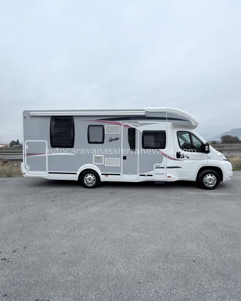 25/89 AUTOCARAVANA PERFILADA CHALLENGER GRAPHITE EDITION 119 EB Autocaravanas Sierra Nevada empresa con más de 20 años de experiencia en el sector de venta de ocasión os ofrece esta magnífica casa rodante.🗣️👉 Para más información o precio 💵 consulté en nuestra página web www.autocaravanassierranevada.com ➡️🌐💻 o haga click👉🖱️ en nuestro enlace ⬇️👇 https://autocaravanassierranevada.com/.../challenger.../ ¿Quieres pagar a plazos? Llama y te informamos sin compromiso 📞617 79 57 19 📞687 85 35 11 EQUIPAMIENTO Y EXTRAS 👇 PERFILADA CHALLENGER GRAPHITE EDITION 119 EB MOTOR: FIAT DUCATO 2.3 MULTIJET 130cv AÑO: 2013 KM: 66.000 Medidas exteriores: 7,30m x 3,00m Plazas: 4 Extras y Equipamiento: * Medida maletero con doble acceso: (2,15m x 1,40m x 1,20m) * Camas (Isla elevable /Colgante en Salón) - Aire acondicionado de motor - AirBag(conductor y copiloto) - Velocidad de Crucero - Cierre Centralizado - Espejos eléctricos - Elevalunas eléctricos - Radio Original Fiat - Sensor de aparcamiento - Asientos Giratorios - Oscurecedores REMIS en cabina completa - Mosquiteras en ventanas, claraboyas - Claraboyas transparentes y Claraboya panorámica xxl en cabina - Frigo DOMETIC (220v, Gas, 12v, Auto) 190L capacidad - Ducha con mampara separada de aseo - Batería de 95ah. - Placa solar de 100w - Calefacción WEBASTO a gasoil - TV 12.(TDT-HDMI-USB-DVD) - Escalón doble peldaño integrado - Toldo TRISTOR de 4m. - Portabicis para 2 - Neumáticos reforzados especial camper www.autocaravanassierranevada.com #autocaravanasgranada #autocaravanaocasion #autocaravanasdeocasion #ventaautocaravana #compraautocaravana #autocaravanabarata #caravaningandalucia #autocaravanasur #granadaturismo #granadaocasion #andaluciavanlife #vanlife #camperlife #motorhome #campervan #viajarenautocaravana #caravaninglife #aventuraenruta #viajeslibres #escapadarural #naturalezaylibertad #viajarporelmundo #rutavanlife #descubreespaña