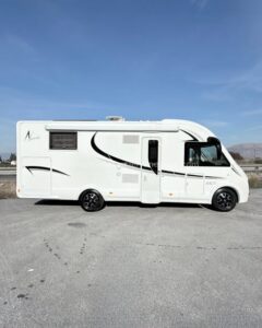 AUTOCARAVANA INTEGRAL MC LOUIS NEVIS 880 En Autocaravanas Sierra Nevada llevamos más de 20 años ayudando a nuestros clientes a cumplir el sueño de viajar con libertad. Nacimos en 2004 con una idea clara: ofrecer autocaravanas de segunda mano en estado impecable, seleccionadas con exigencia y revisadas con el máximo detalle. Cada vehículo pasa por una revisión exhaustiva de más de 30 puntos, realizada por técnicos especializados que garantizan su perfecto funcionamiento. Cada vehículo es revisado y reacondicionado a fondo, cuidando cada detalle para que luzca, funcione y se sienta como nuevo, preparado para ofrecer años de fiabilidad y disfrute. Para más información o precio 💵 consulté en nuestra web www.autocaravanassierranevada.com o haga click 👉🖱️ en nuestro enlace ⬇️👇 https://autocaravanassierranevada.com/.../mc-louis-nevis.../ ¿Quieres pagar a plazos? Llama y te informamos sin compromiso 📞617 79 57 19 📞687 85 35 11 EQUIPAMIENTO Y EXTRAS 👇 MOTOR: FIAT DUCATO 2.3 MULTIJET 130cv AÑO: 2016 KM: 58.000 Medidas exteriores: 7,30m x 3,00m Plazas: 4 EXTRAS Y EQUIPAMIENTO - Medida maletero con doble acceso:(2,20m x 1,10m x 1,20m) -Camas (Isla elevable manual/Colgante en cabina) -Aire acondicionado de motor -Airbag(conductor y copiloto) -Velocidad de crucero -Cierre centralizado -Espejos eléctricos (solo los de arriba) -Elevalunas eléctricos (conductor) -Radio (CD-USB-BT-AUX) -Asientos giratorios -Oscurecedores REMIS en cabina completa -Mosquiteras en ventanas, claraboyas y puerta principal -Claraboyas transparentes y claraboyas y XXL en salón -Frigo THEFORD (220V, Gas, 12v, Auto) 149L capacidad -Extractor de humos -Ducha con mampara separada de aseo -Batería de 95ah -2 placa solar de 100w -Calefacción Truma Combi -Escalón doble peldaño integrado -Toldo TRISTOR de 4m -Portabicis para 2 -Neumáticos reforzados especial camper www.autocaravanassierranevada.com #autocaravanasgranada #autocaravanaocasion #autocaravanas